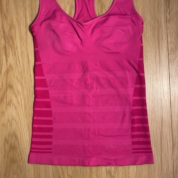 Pink workout top - Picture 3 of 6